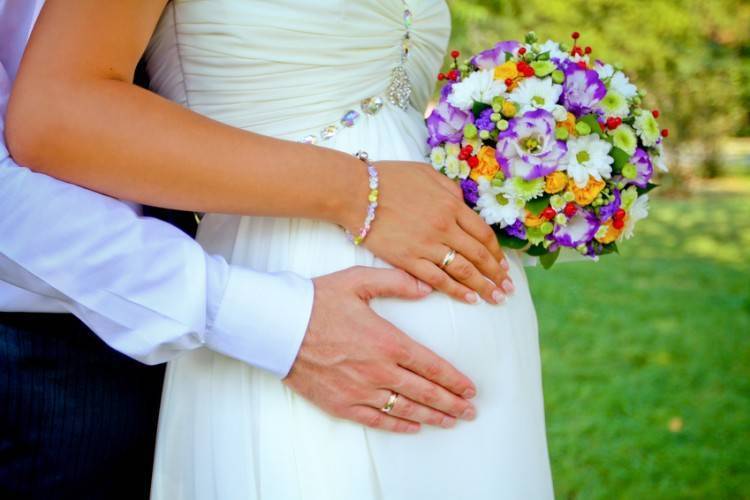 hands with rings and bouquet