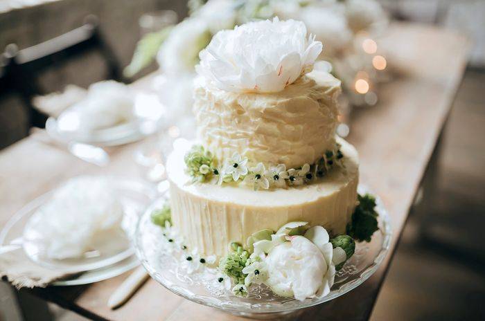 свадебный торт с живыми цветами 11