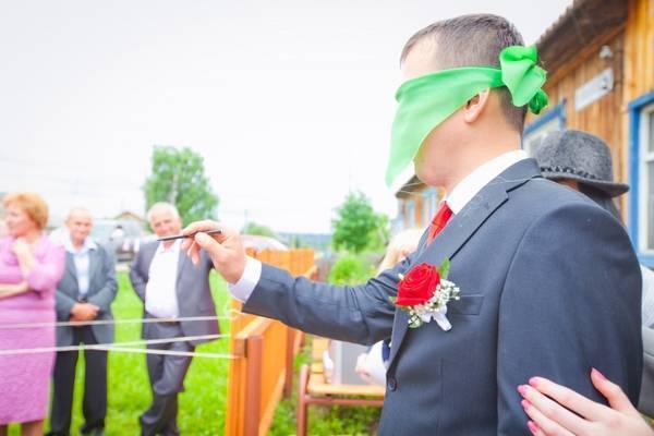 Как провести выкуп невесты оригинально. Фото с сайта www.tamadatlt.ru