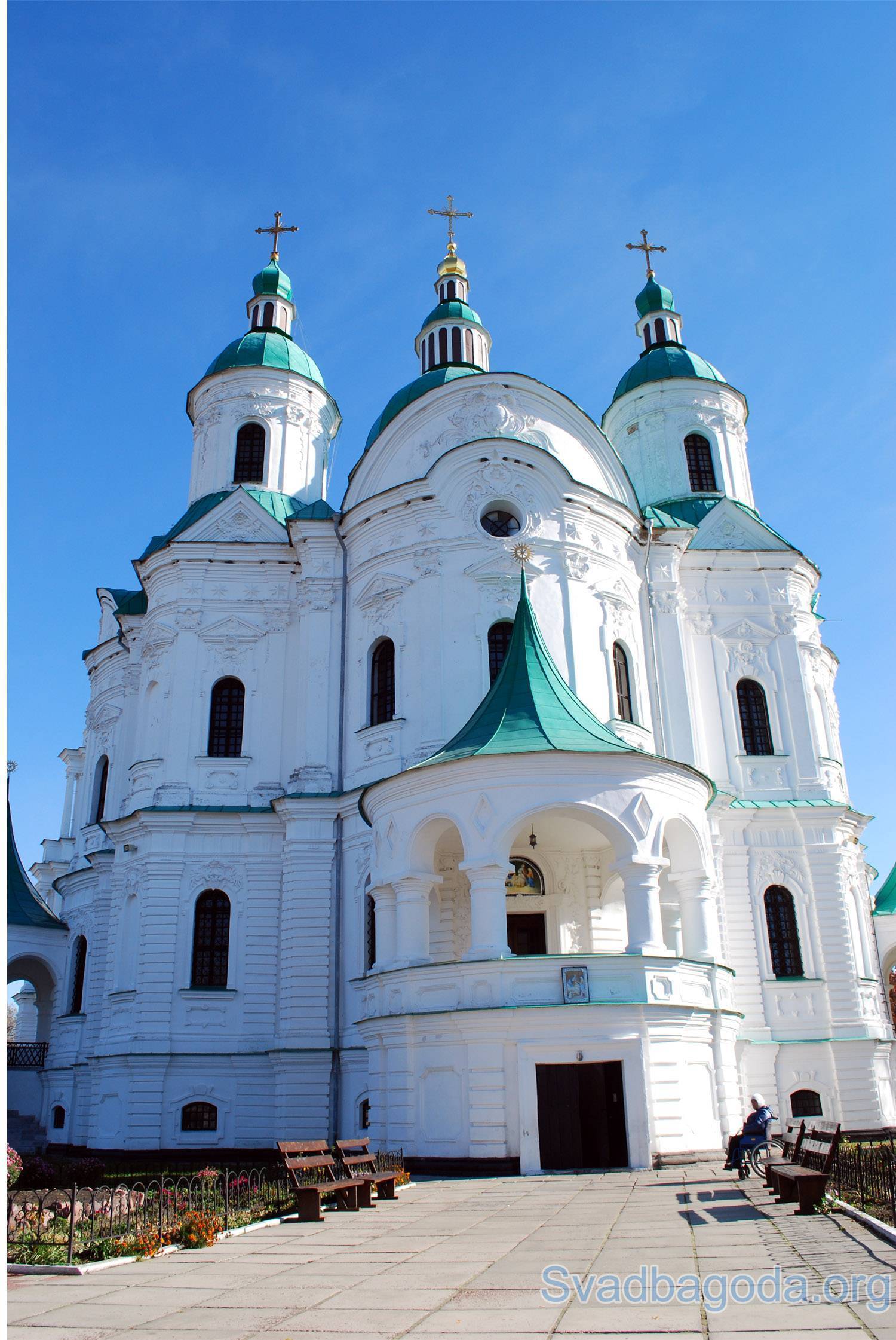 православный храм в дневное время