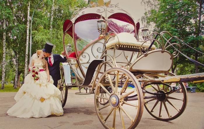 Автомобиль карета на свадьбу