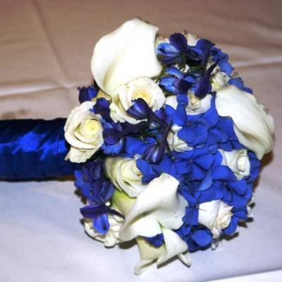 букет невесты с синими цветами