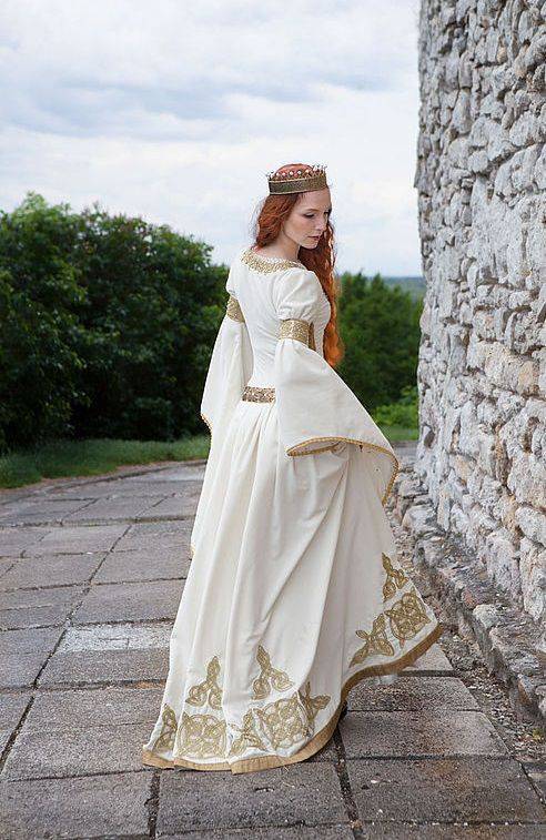 свадебное платье в стиле средневековья (11)-Бархат и средневековье