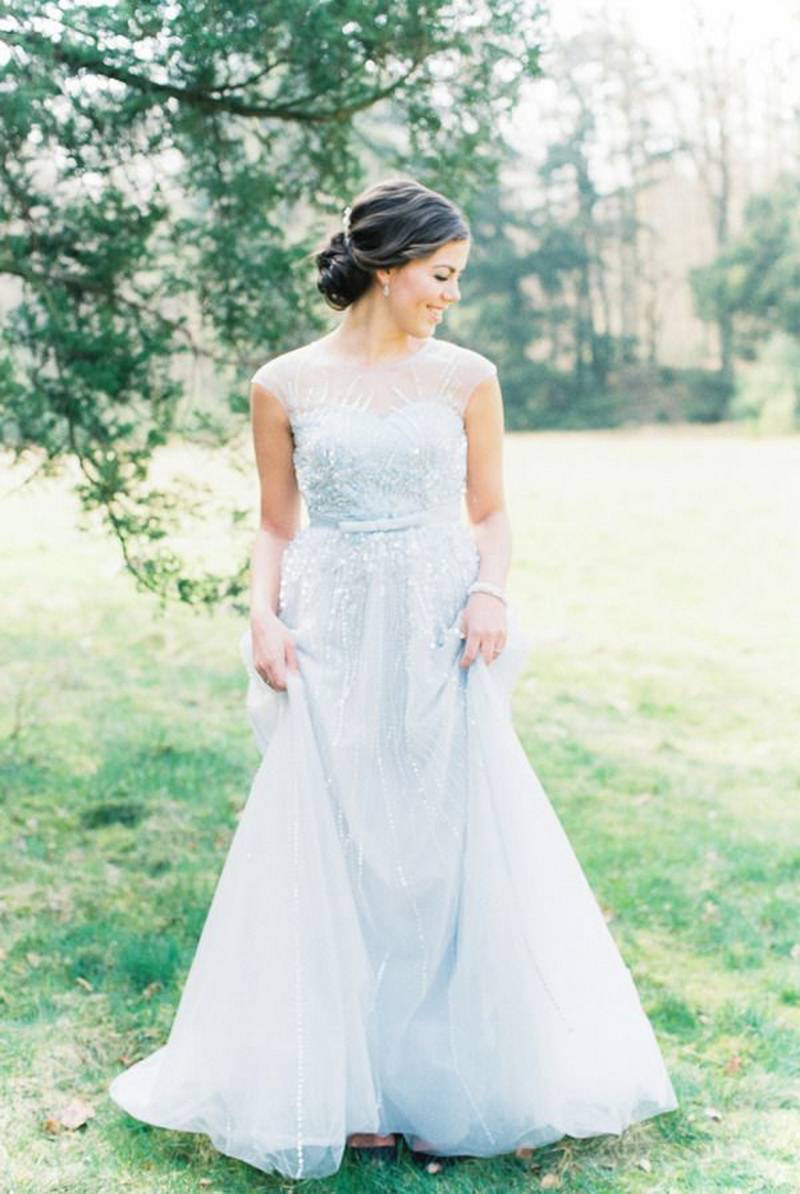 Свадебное платье голубого цвета