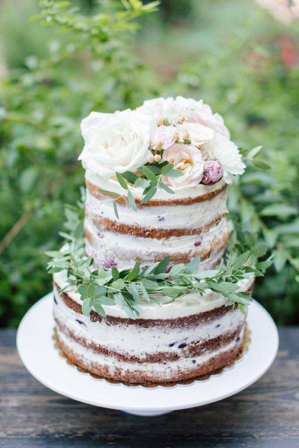 голый торт с цветами
