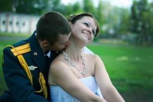 Выйти замуж за военного: хорошо это или плохо?