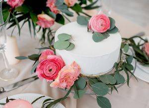 Торт украшенный цветами