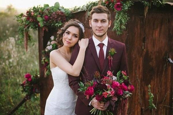 Свадьба в цвете бордо