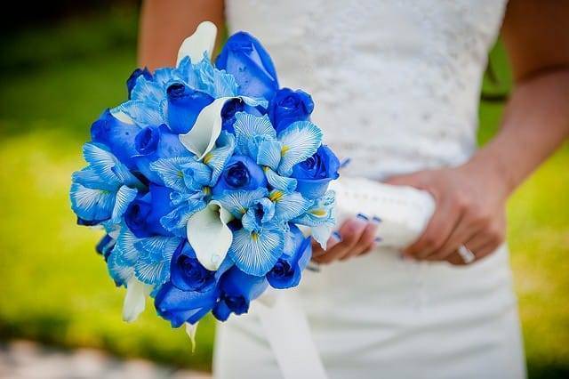 Свадебные букеты с синими цветами фото