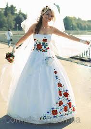 Весільна сукня в українському стилі